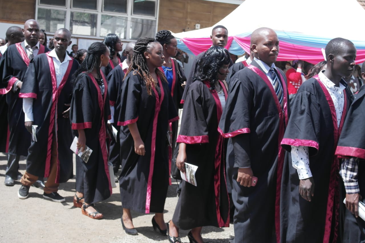 certificate graduation gowns for hire (1)